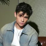 Ashby Gentry height comparison with My Life with the Walter Boys cast members on Netflix